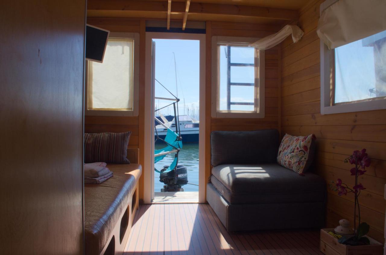 Houseboat Cagliari Hotel Ngoại thất bức ảnh