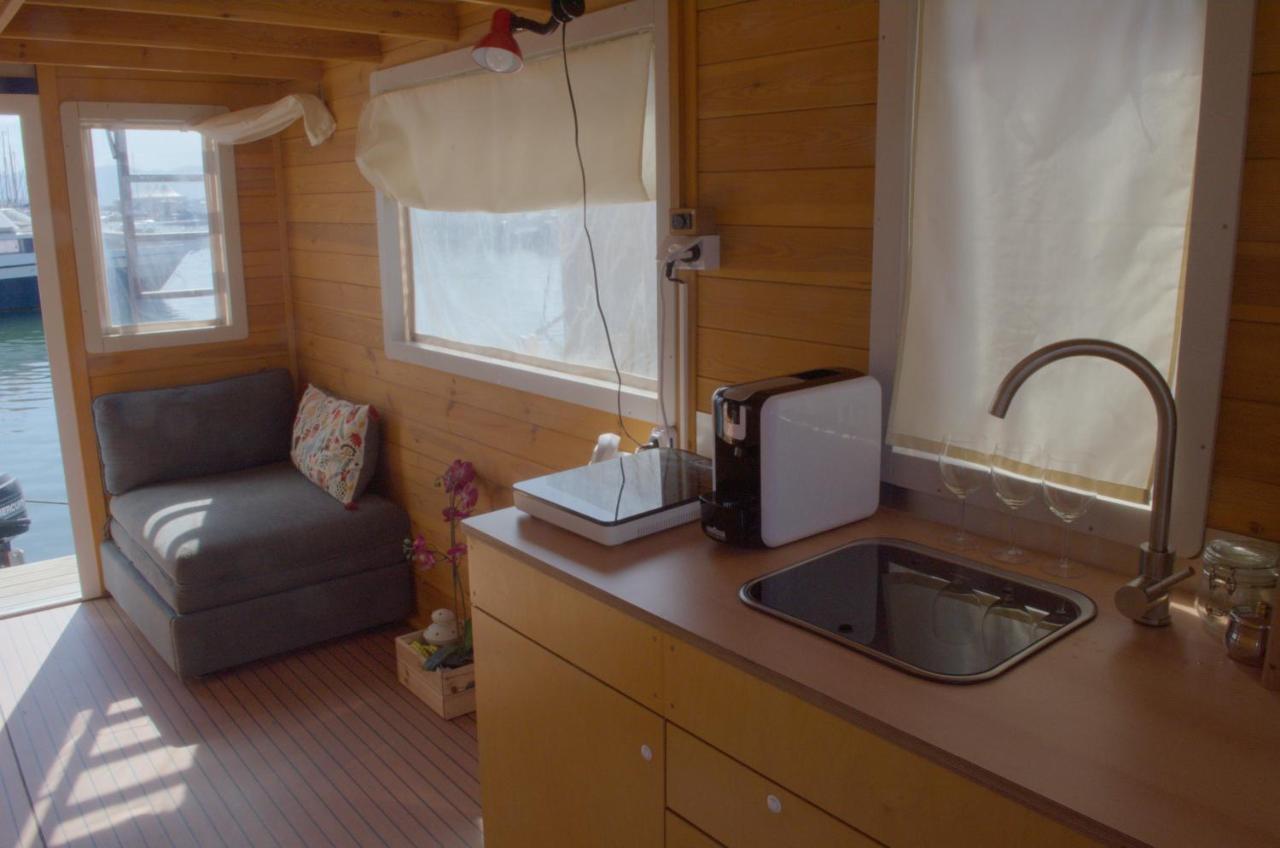 Houseboat Cagliari Hotel Ngoại thất bức ảnh