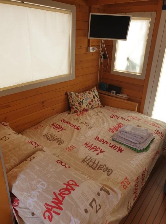 Houseboat Cagliari Hotel Ngoại thất bức ảnh