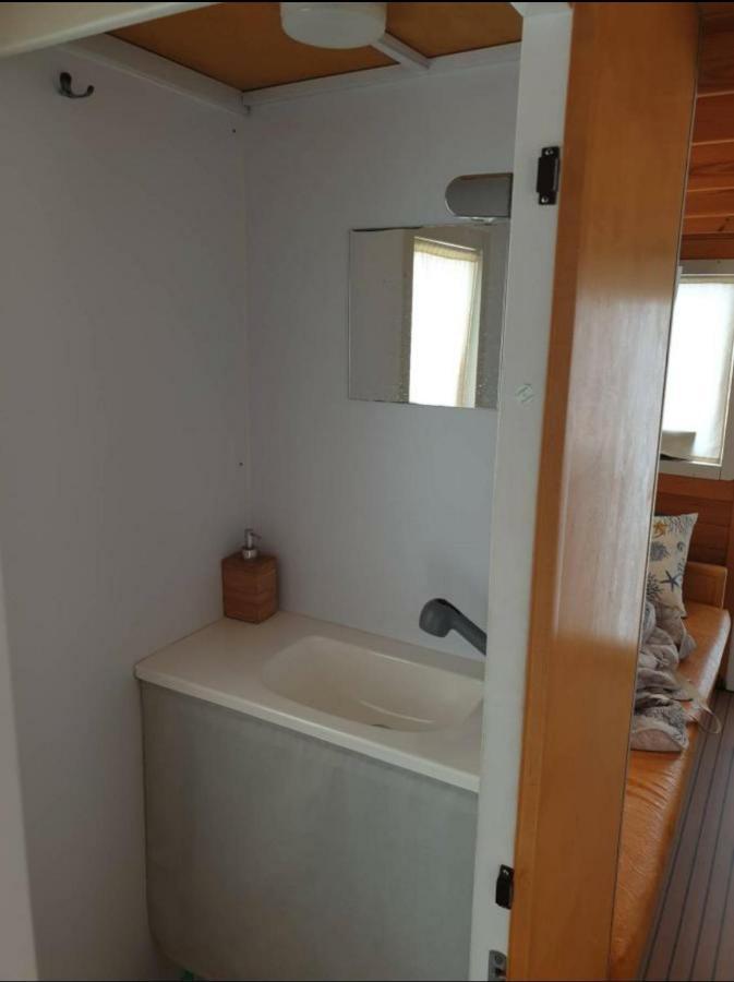 Houseboat Cagliari Hotel Ngoại thất bức ảnh